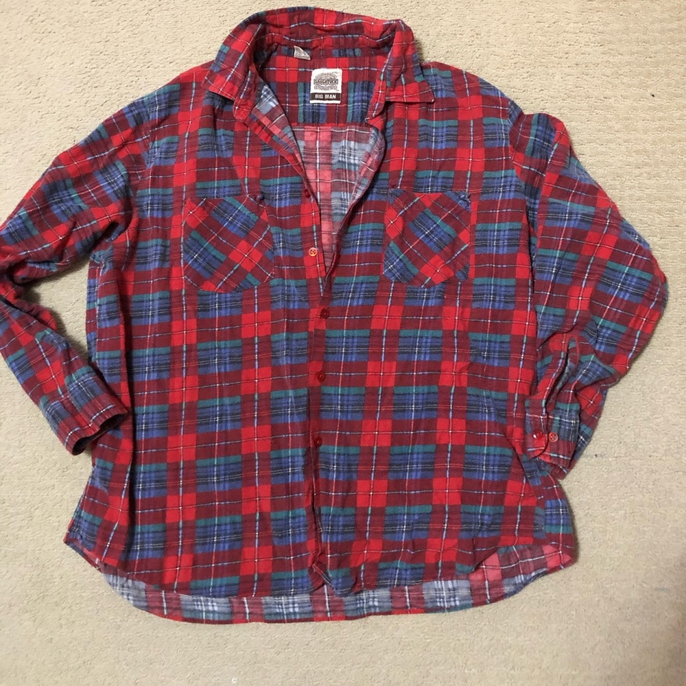 vintage dry goods flannel size XXL has minor hole by pocket area.